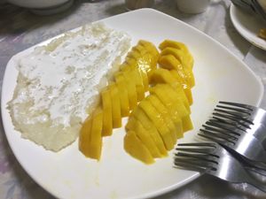 Mango sticky rice at Cheng Si Jie Thai Private Kitchen 鄭​師姐泰式素食私房菜 in Kowloon