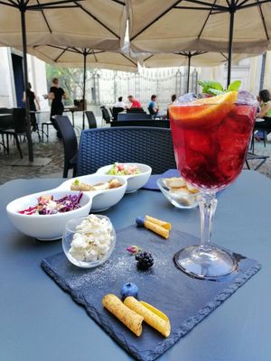 Aparicena and cocktail "La Vie en Rose". at Smile Tree Cocktail Bar in Turin