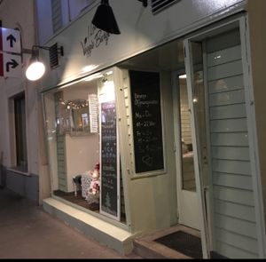 outside at Veggiezz - Am Salzgriess in Vienna