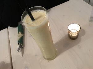 self-designed apple-banana-pinapple smoothie at Veggiezz - Am Salzgriess in Vienna