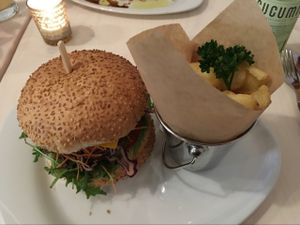 hamburger with fresh (!) patty  at Veggiezz - Am Salzgriess in Vienna