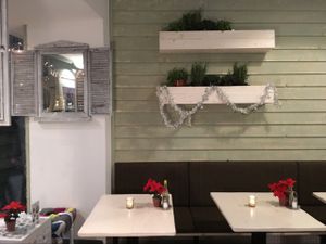 inside at Veggiezz - Am Salzgriess in Vienna