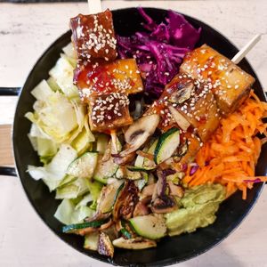 Rainbow Bowl at Veggiezz - Am Salzgriess in Vienna