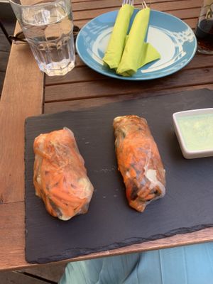 2 Summer Rolls für knapp 10€!!!!   at Veggiezz - Am Salzgriess in Vienna