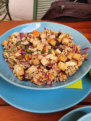 Quinoa salad with extra smoked tofu at Veggiezz - Am Salzgriess in Vienna
