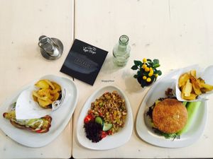 Farmers Dog, Lentil Salad and BBQ Burger at Veggiezz - Am Salzgriess in Vienna