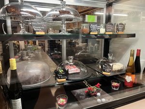 Kuchentheke   at Veggiezz - Am Salzgriess in Vienna