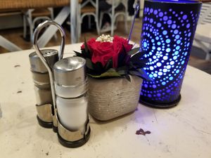 Different colored lamps on each table at dinnertime, live flowers at Veggiezz - Am Salzgriess in Vienna