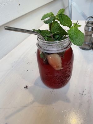 Ingwer Hibiskus Minze Limonade  at Veggiezz - Am Salzgriess in Vienna