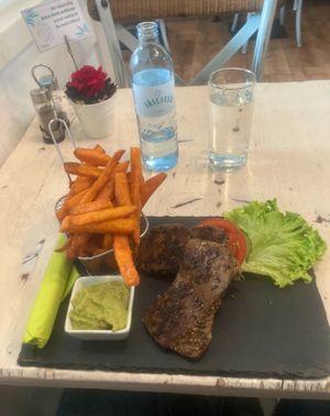 Snitzel with sweet potatoes and guacamole at Veggiezz - Am Salzgriess in Vienna