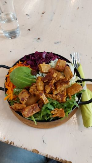 Bowl protein veggiezz at Veggiezz - Am Salzgriess in Vienna