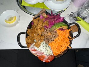 Seitan gyro bowl at Veggiezz - Am Salzgriess in Vienna