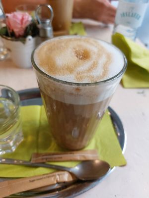 Latte machiato with oat milk at Veggiezz - Am Salzgriess in Vienna