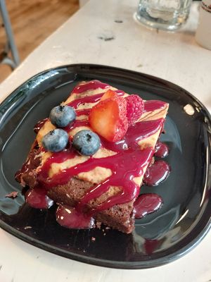 Cheesecake brownie at Veggiezz - Am Salzgriess in Vienna