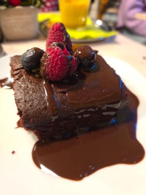 Nut brownie at Veggiezz - Am Salzgriess in Vienna