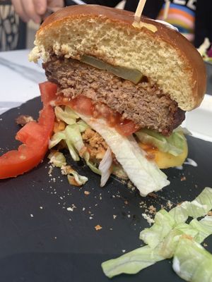 Beyond Burger - take a look inside 🫶  at Veggiezz - Am Salzgriess in Vienna