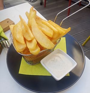 Home fries with vegan mayo at Veggiezz - Am Salzgriess in Vienna