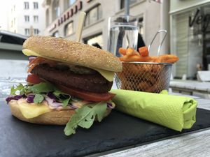 Cheezbuguer at Veggiezz - Am Salzgriess in Vienna