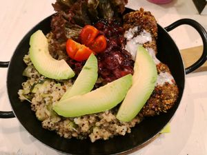 Steak bowl at Veggiezz - Am Salzgriess in Vienna