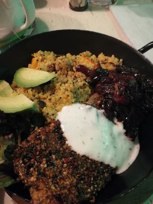 Steak bowl at Veggiezz - Am Salzgriess in Vienna