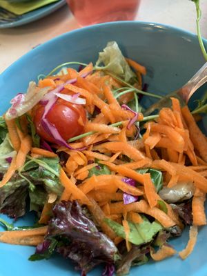 Mixed salad. Such a tasty vinaigrette!!! at Veggiezz - Am Salzgriess in Vienna