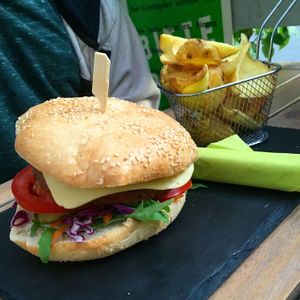 Cheeseburger  at Veggiezz - Am Salzgriess in Vienna