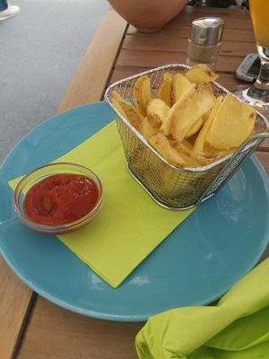 Fries to share at Veggiezz - Am Salzgriess in Vienna