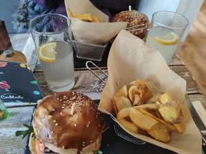 Best vegan burgers at Veggiezz - Am Salzgriess in Vienna