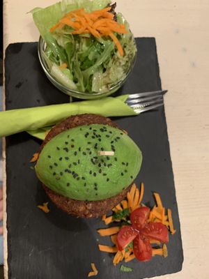 Avocado burger at Veggiezz - Am Salzgriess in Vienna