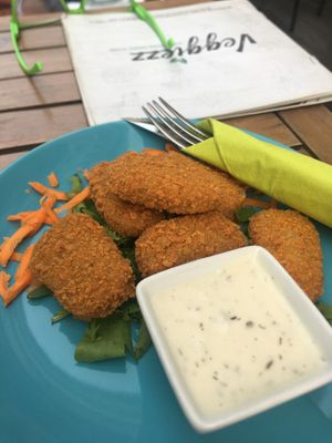 Nuggets and dip at Veggiezz - Am Salzgriess in Vienna