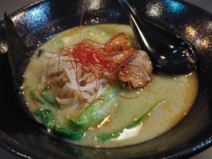 $11.00 Garlic Ramen 🍜: Delicious, especially for the garlic lover at Ramen Hood in Los Angeles