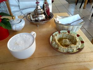 Baba Ganoush und ein Haferdrink-Cappuccino at Cafe Blumenhaus in Nuertingen