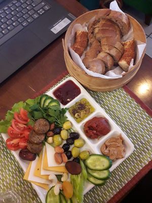 Vegan breakfast at KafeNAsanat in Istanbul