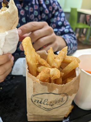 Frites régulières at Nilufar in Montreal