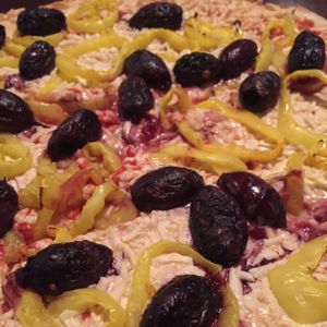 gluten-free, vegan pizza w greek olives & banana peppers at Tomato Bar Pizza Bakery in Schererville