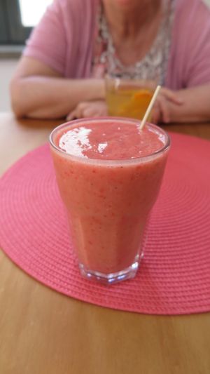 Banana e berrys Smoothie at Dona Flor Cafe in Cascais