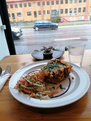 Lovely vegan lasagna 🥬 and chocolate-muffin 👌 at One Bowl in Copenhagen