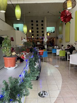 Ambiente familiar, muy casual y no es pretencioso. Precios acorde a lo que sirven.  at Lisu Vegetarian in Pachuca