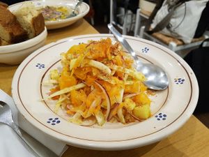 Salad with orange and apples at Apulia in Paris