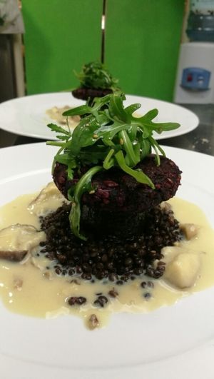 raw beetburger at Compost in Mallorca