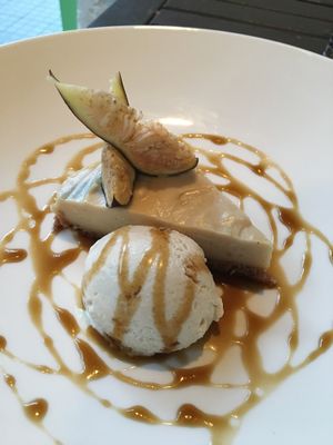 Cheese Cake whit caramel and baobab ice cream❤️ at Compost in Mallorca