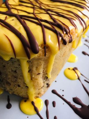 lemon & chocolate chips cake, covered with lemon glaze and semi-sweet chocolate   at Kome Vegan in Valparaiso