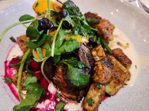 Choux braisé, Tempeh et sauce au Tahini at L'ilot in Levis
