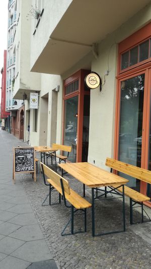 Outside seating at Brammibal's Donuts - Maybachufer in Berlin