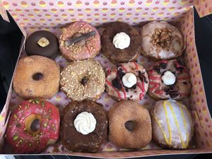 September 2019. Schoko Donut, cheesecake, tiramisu, gesalzenes Karamell Haselnuss, red velvet, mango filled, Zimt Zucker, Maple smocked Coconut, Himbeere Pistazie  at Brammibal's Donuts - Maybachufer in Berlin