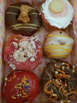 So many yummy flavours at Brammibal's Donuts - Maybachufer in Berlin