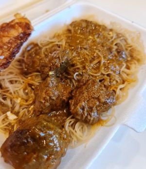 Curry mutton with Mee Hoon ~ 12/5/22 at New Tokyo Vegetarian 新东京 in Northeast Singapore