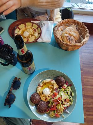 Hummus and pita at Alin Gaza Kitchen in Berlin