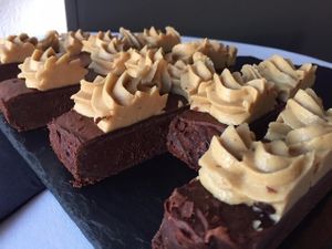 Vegan & gluten free Chocolate Cake with Peanutbutter topping at Samses in Zurich