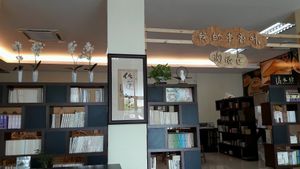 馆内装潢 at Di Shui Fang - Water Drop Tea House in Kuantan